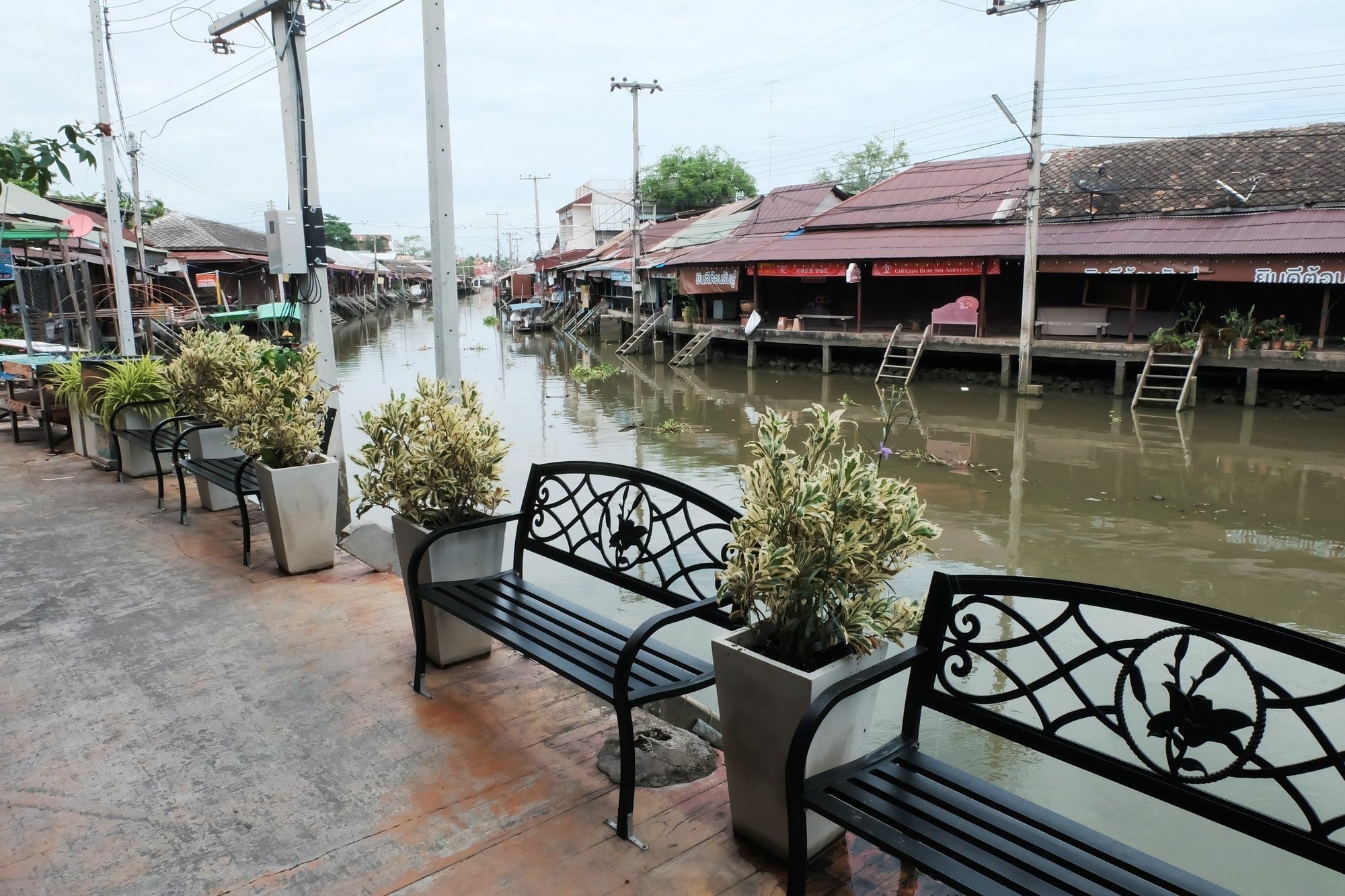 Roomquest Rimrabeang At Amphawa Exterior foto